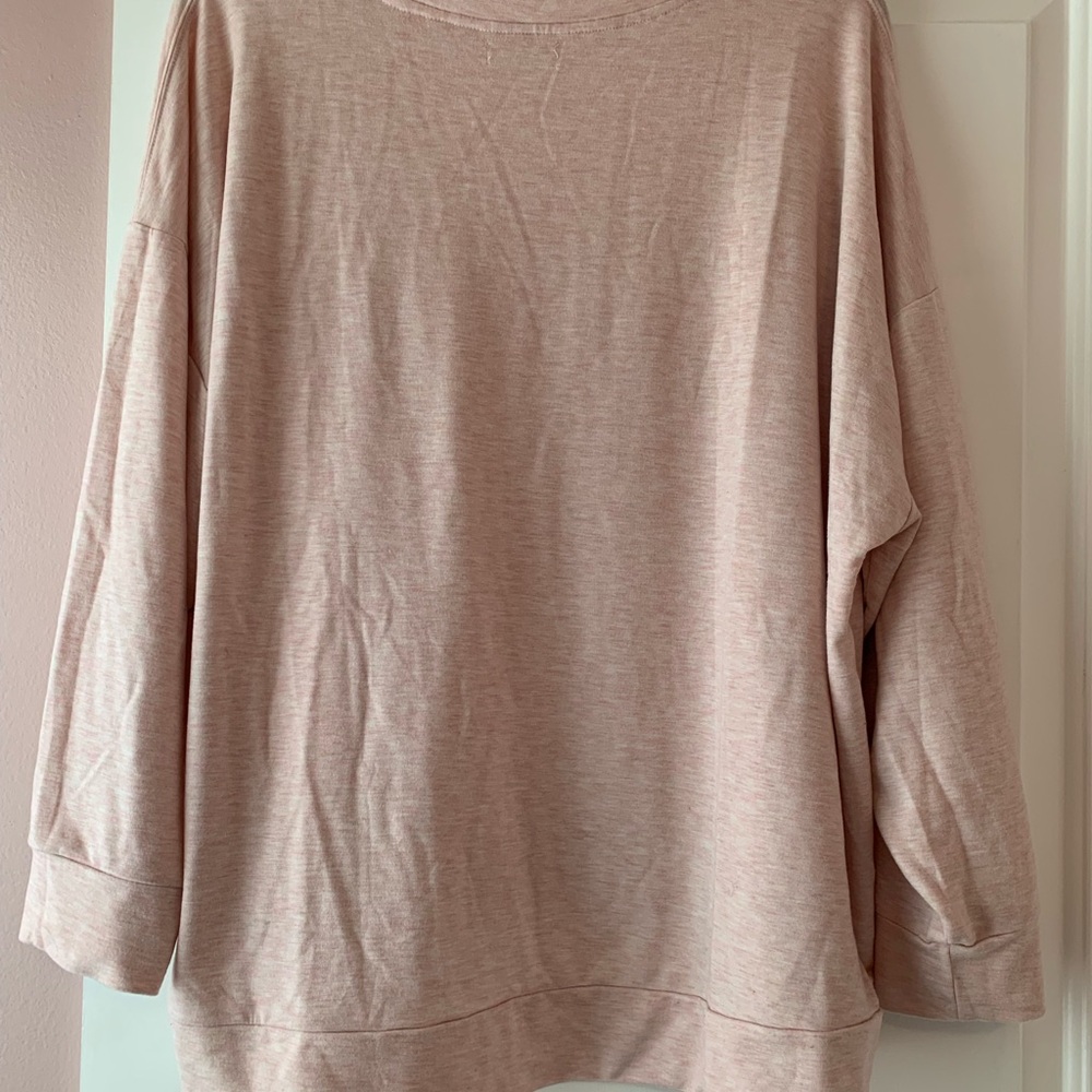 Cupio 3X Light Pink Sweatshirt with Gold Metallic Script Shaped in a Heart ♥️ - Picture 4 of 5